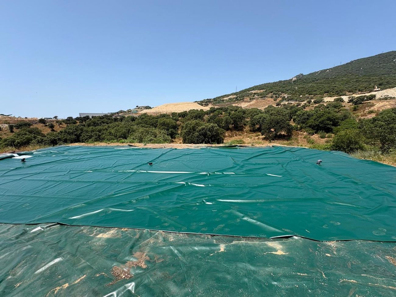 Citerne souple installée en pleine nature corse par SOTTEC